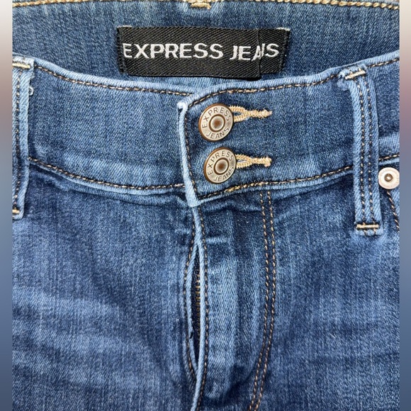 Excellent used condition! Express cropped leggings - mid rise. Size 8 regular - Picture 5 of 7